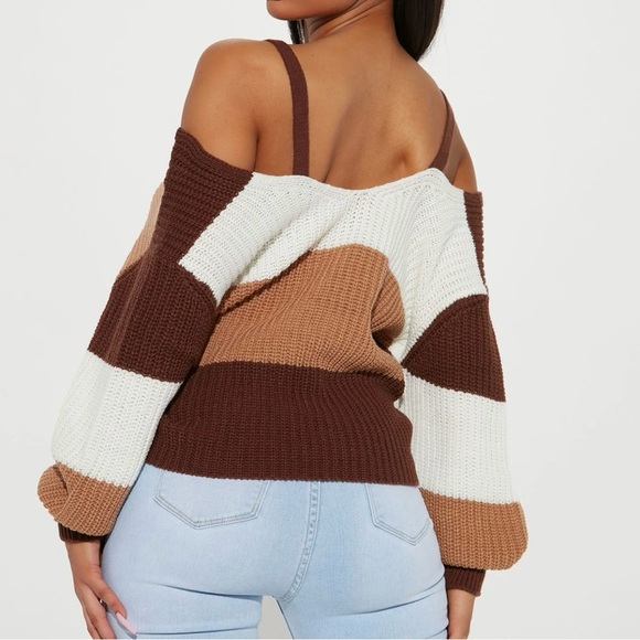 NWT Tri-Color Twisted Front Cold Shoulder Knit Sweater - Medium - Picture 4 of 5